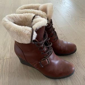 UGG winter boots, women’s size 9, leather + sheepskin